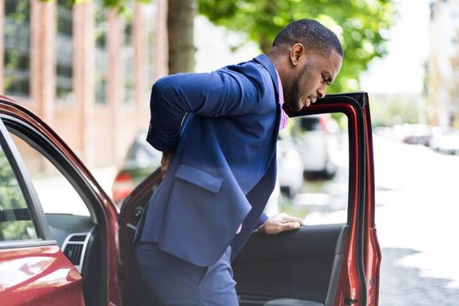 A person in a suit opening the door of a car

AI-generated content may be incorrect.